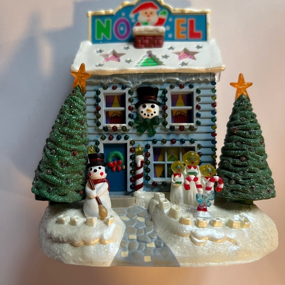 Hallmark Keepsake Ornament from 2004. Electrical Spectacle! - Picture 8 of 16